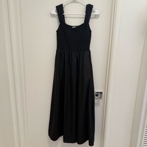 The Willow Label Black midi Dress